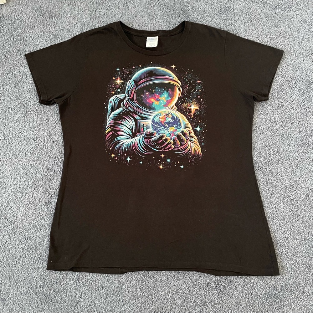 Women's Astronaut Galaxy Space Graphic Tee Women’s Large - Picture 2 of 8